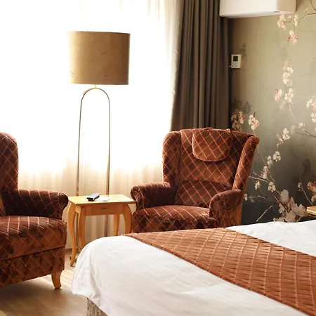 Hotel Waldkrug 4*
